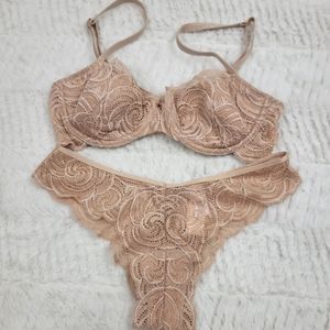 Circa 2007 Victoria's Secret lined demi bra and panty set